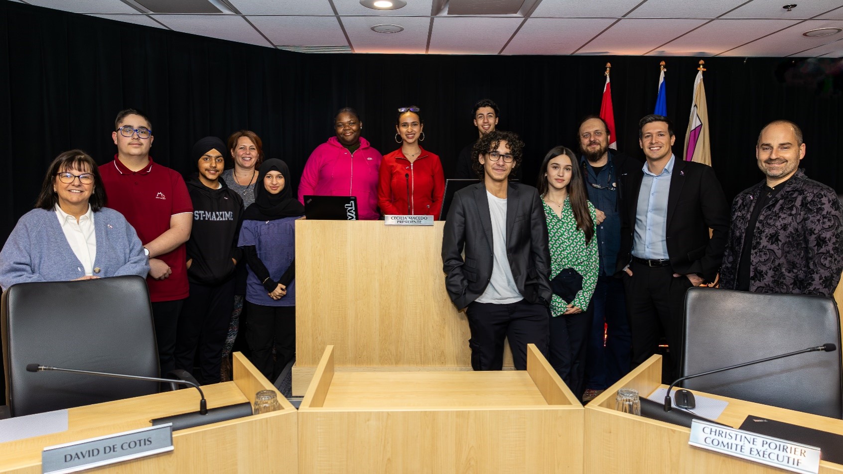 Le comité des élèves du Centre de services scolaire de Laval en visite à l’hôtel de ville 